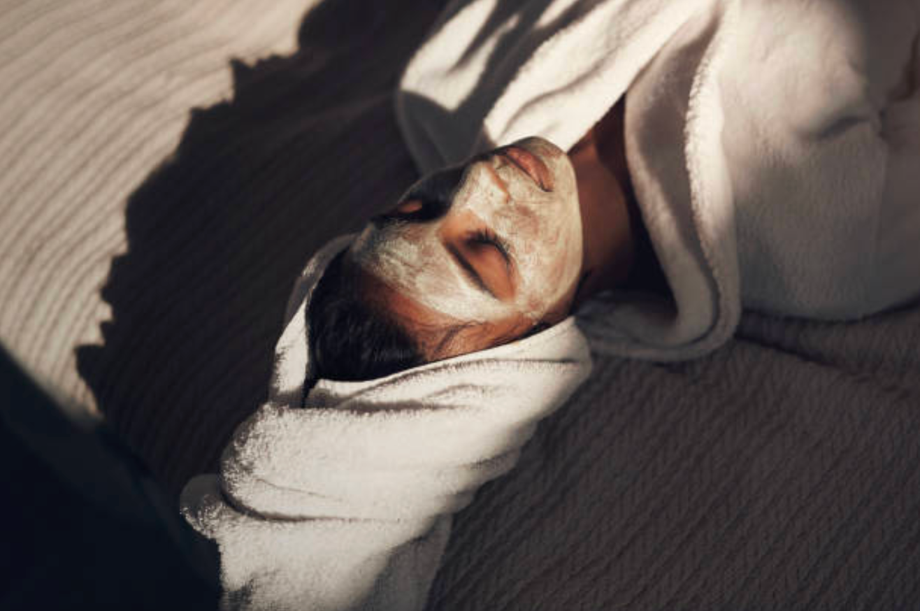 How Overnight Sleeping Mask Improves Your Skin